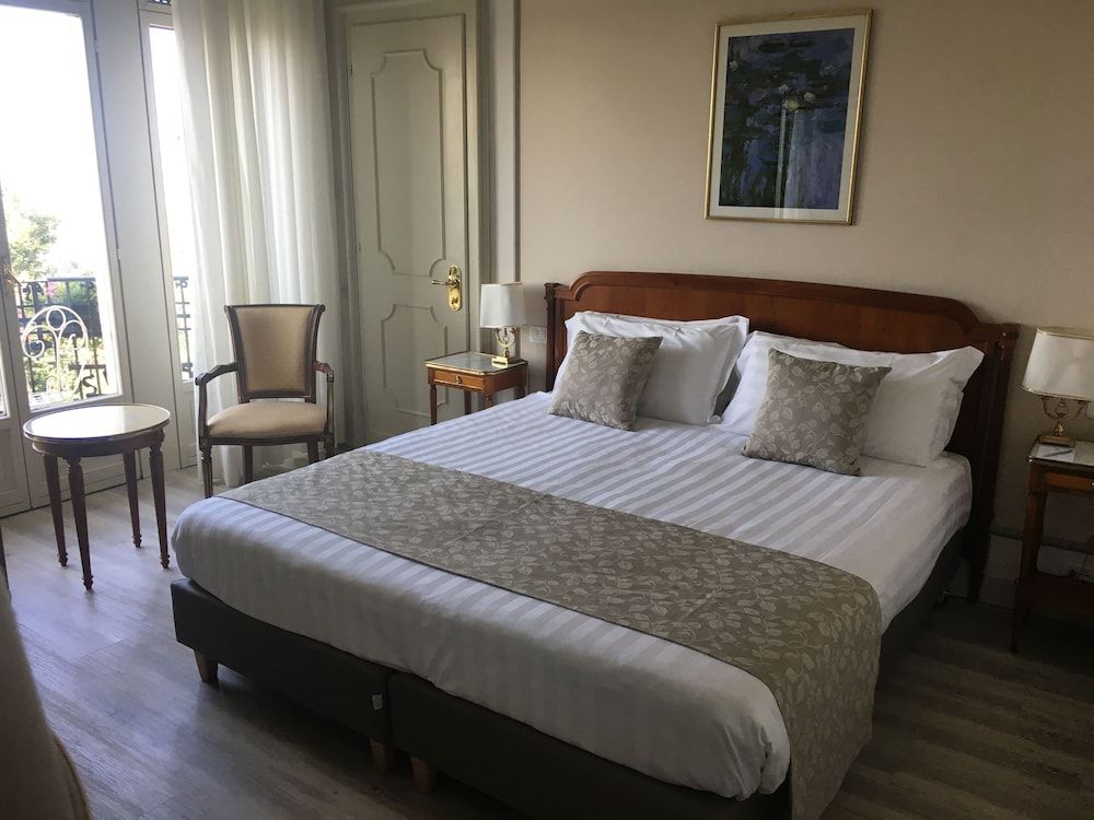 Palace Grand Hotel Varese Standard Double Room, Lake View 3
