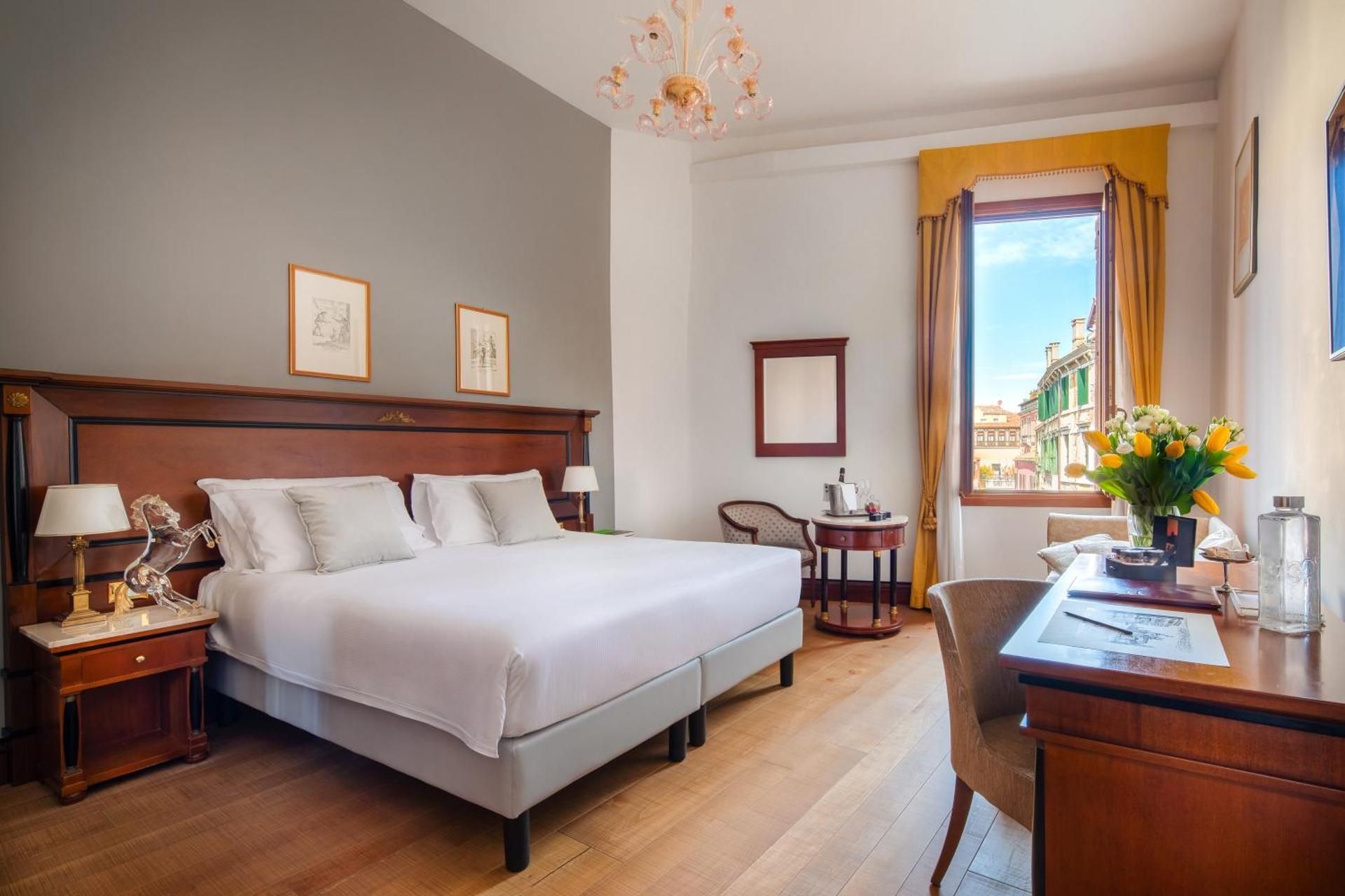 Junior Suite with Canal View