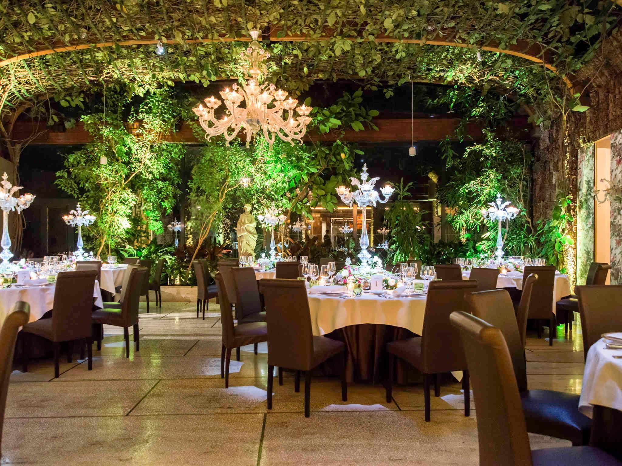 restaurant (private room)