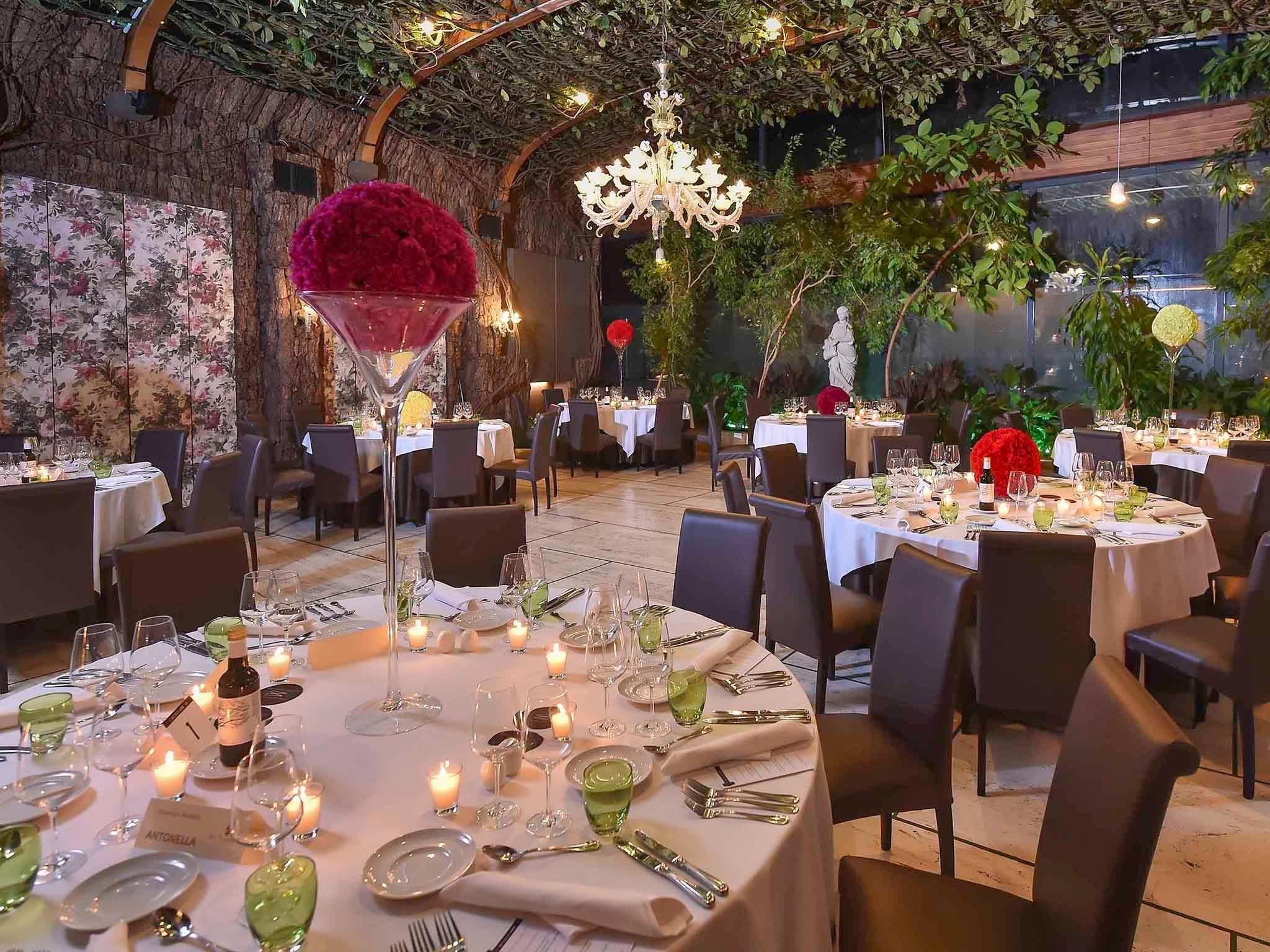 restaurant (private room)