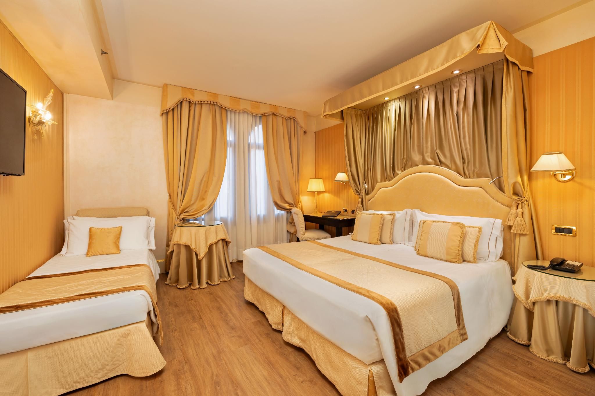 undefined Hotel A LA Commedia 9