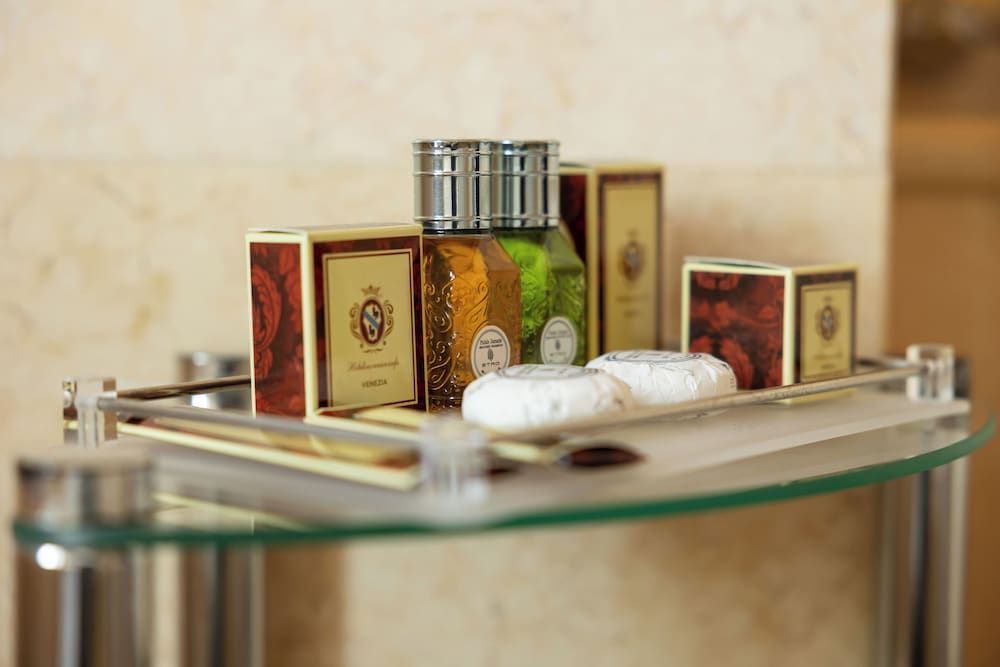 Hotel A LA Commedia Junior Suite (Triple) 5