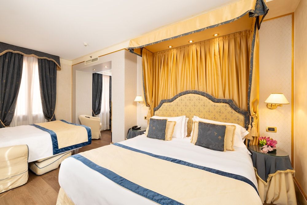 Hotel A LA Commedia Junior Suite (Triple)