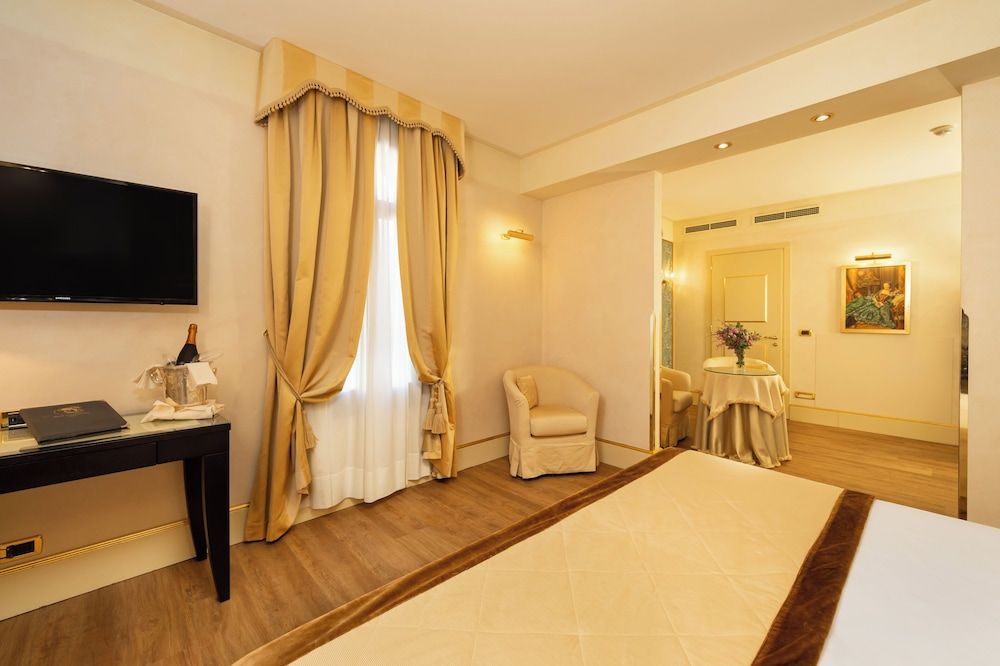 undefined Hotel A LA Commedia 4