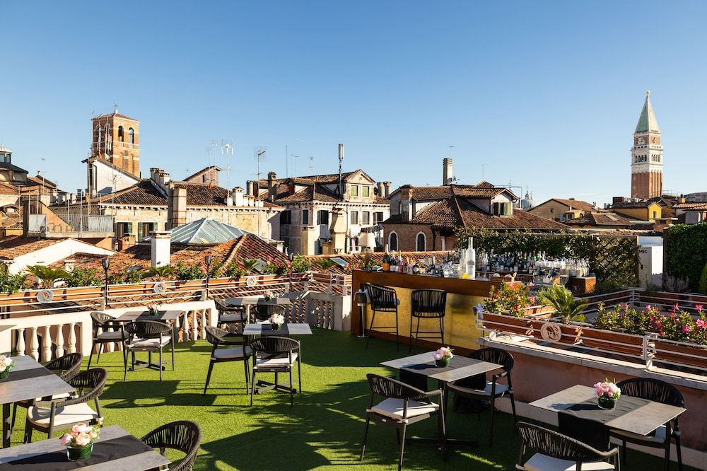 undefined Hotel A LA Commedia