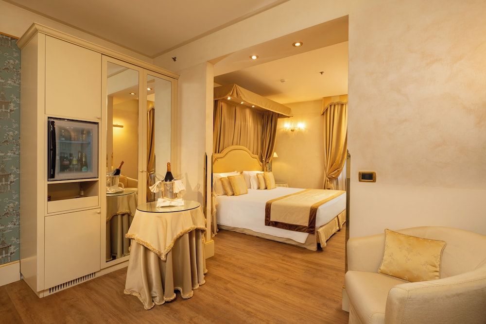 undefined Hotel A LA Commedia 3