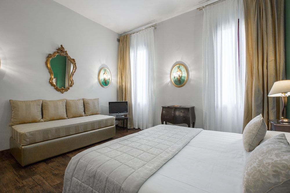 Amadeus Hotel Superior Double or Twin Room 3