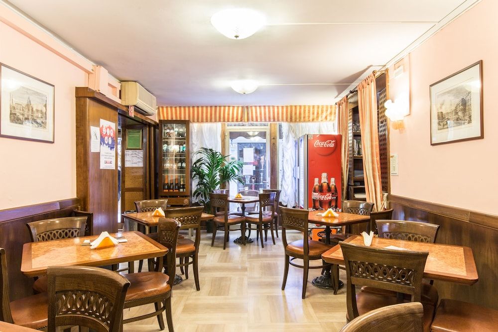 undefined Hotel Ambassador Tre Rose 4