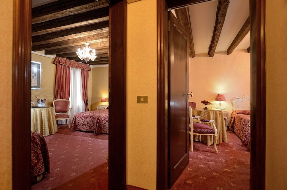 Hotel Ambassador Tre Rose Classic Double or Twin Room 26