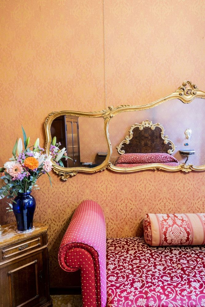 Hotel Ateneo Luxury Double Room, Bathtub 6