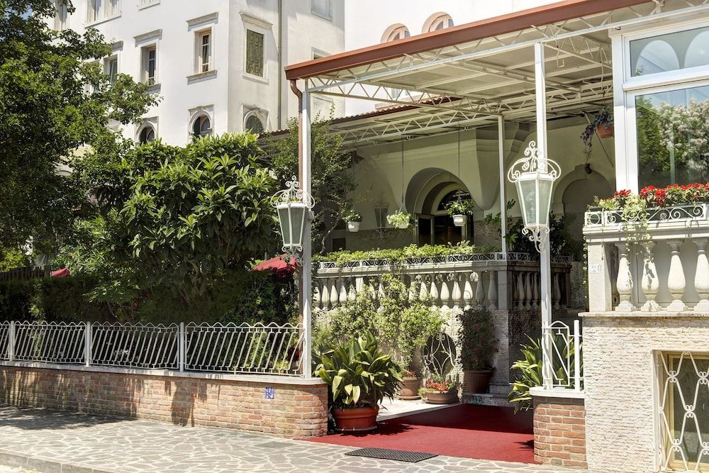 undefined Hotel Biasutti 7