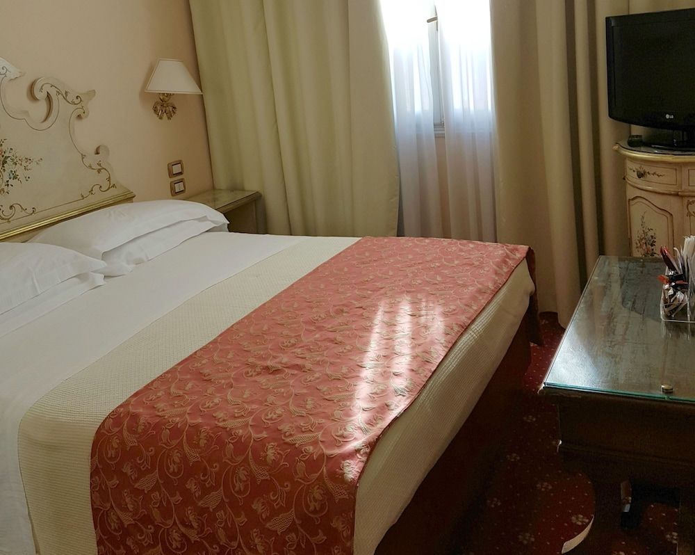 Hotel Biasutti Double Room (Small) 3