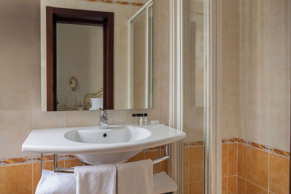 Hotel Montecarlo Classic Double Room 12