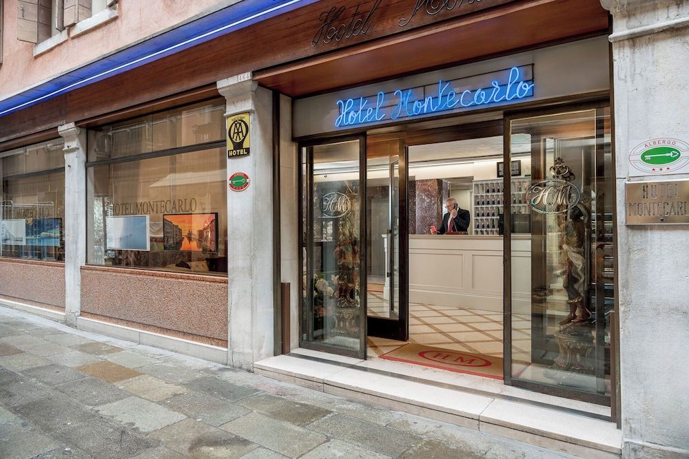undefined Hotel Montecarlo 8