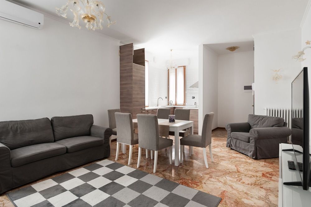 undefined Hotel Montecarlo 3