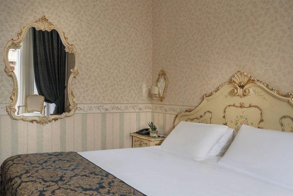 Hotel Montecarlo Classic Double Room 8