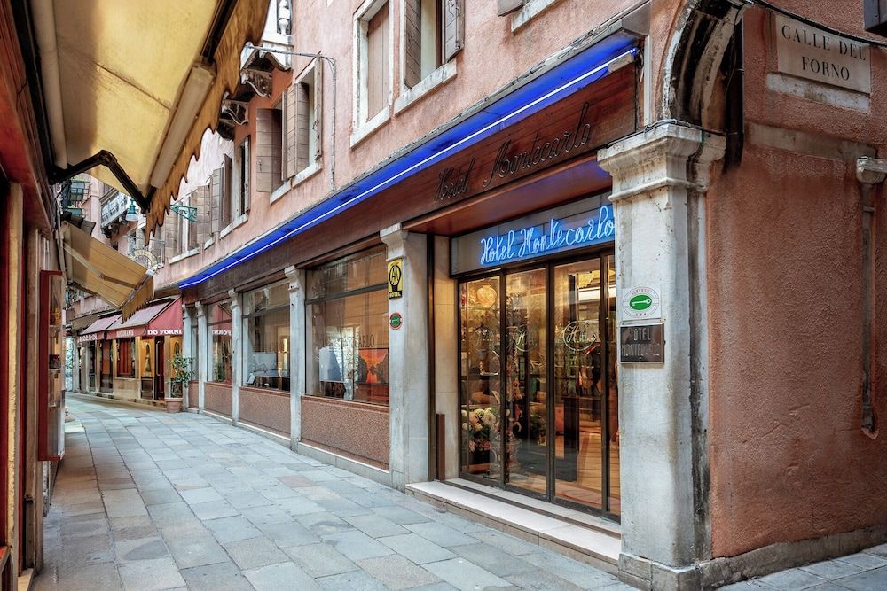 undefined Hotel Montecarlo 7