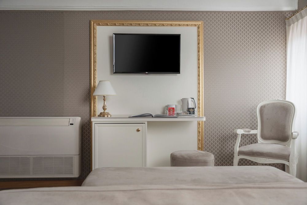 Hotel Montecarlo Classic Double Room 15