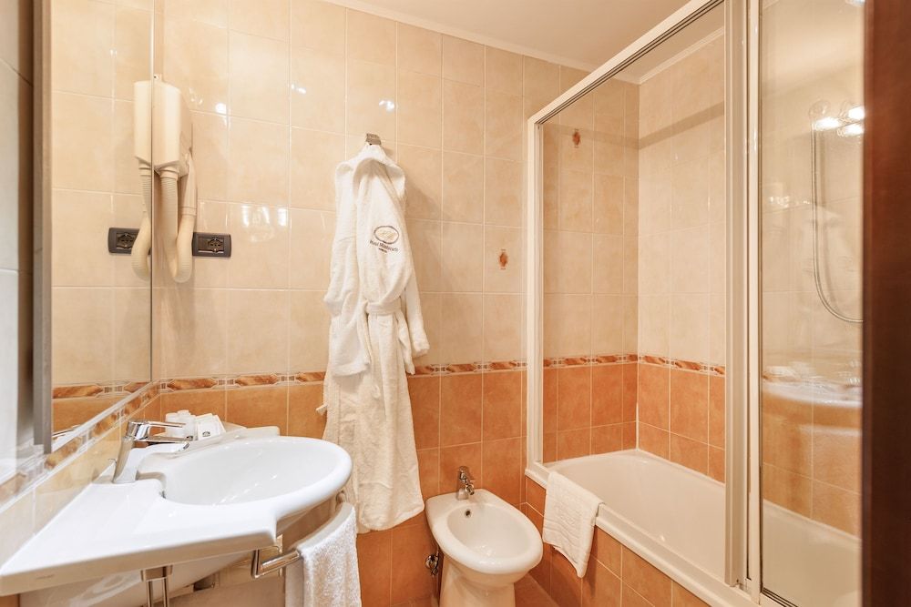 Hotel Montecarlo Classic Double Room 11