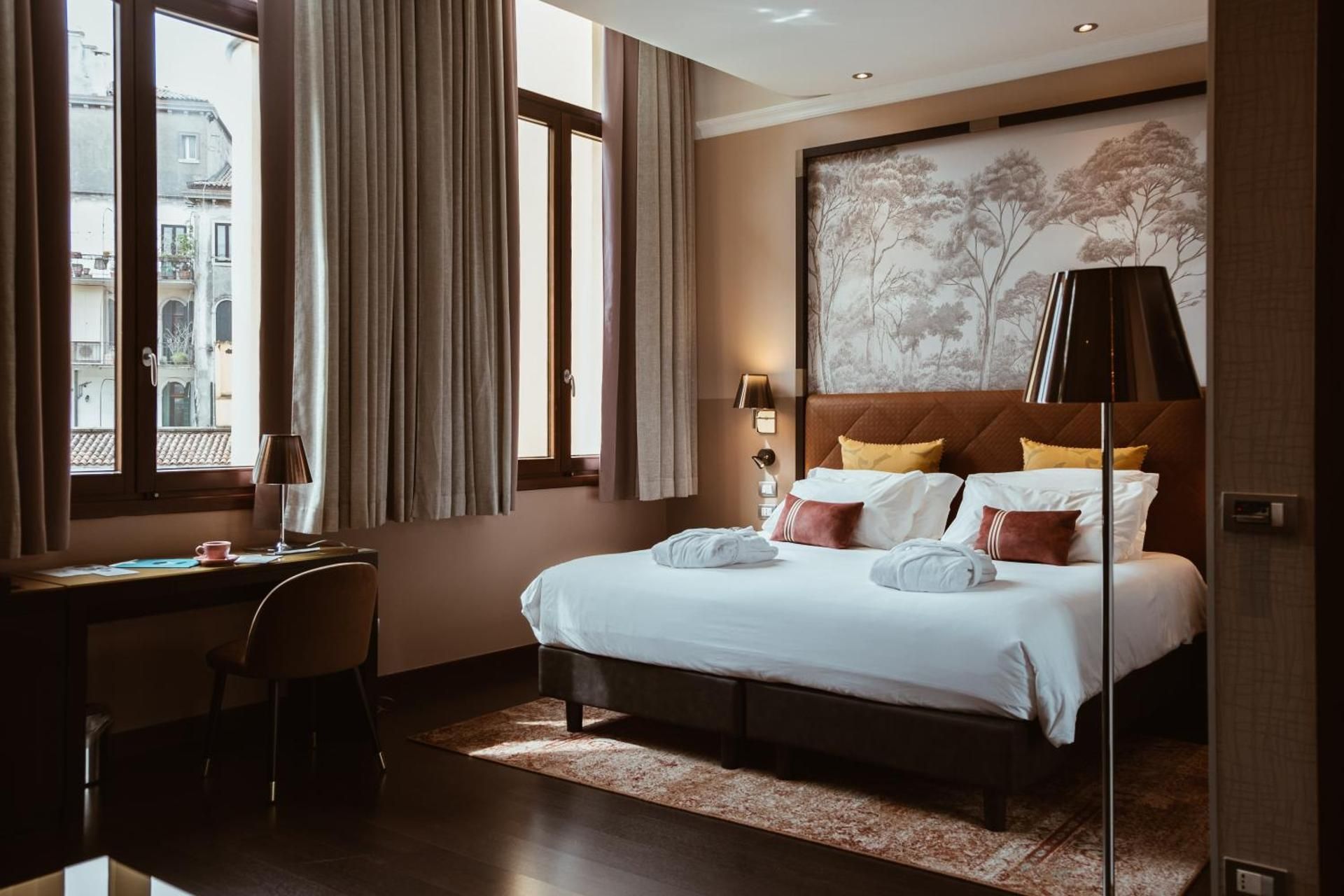 1 King Bed Suite Garden View