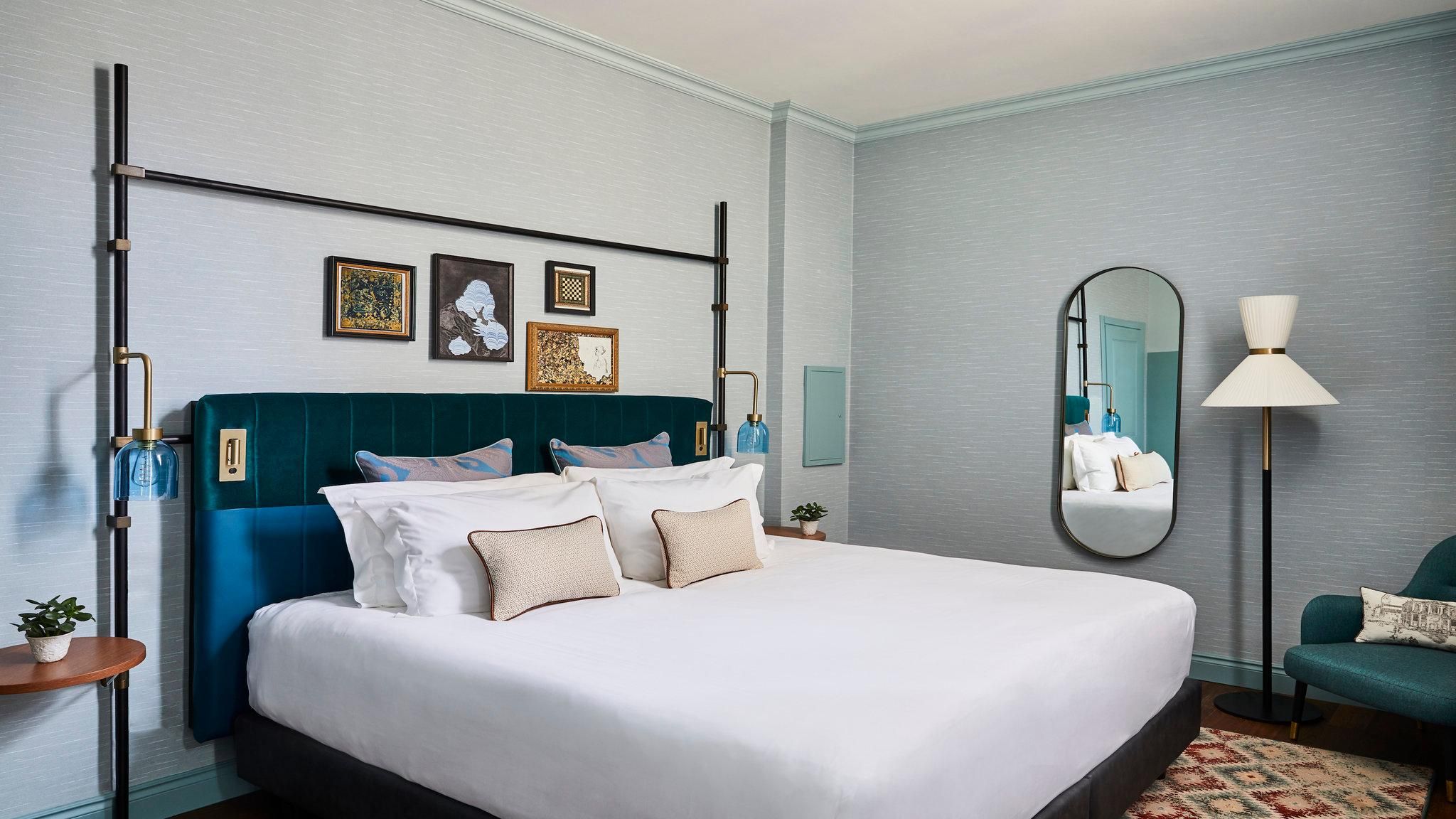 1 King 1 Bedroom Suite With Living Area