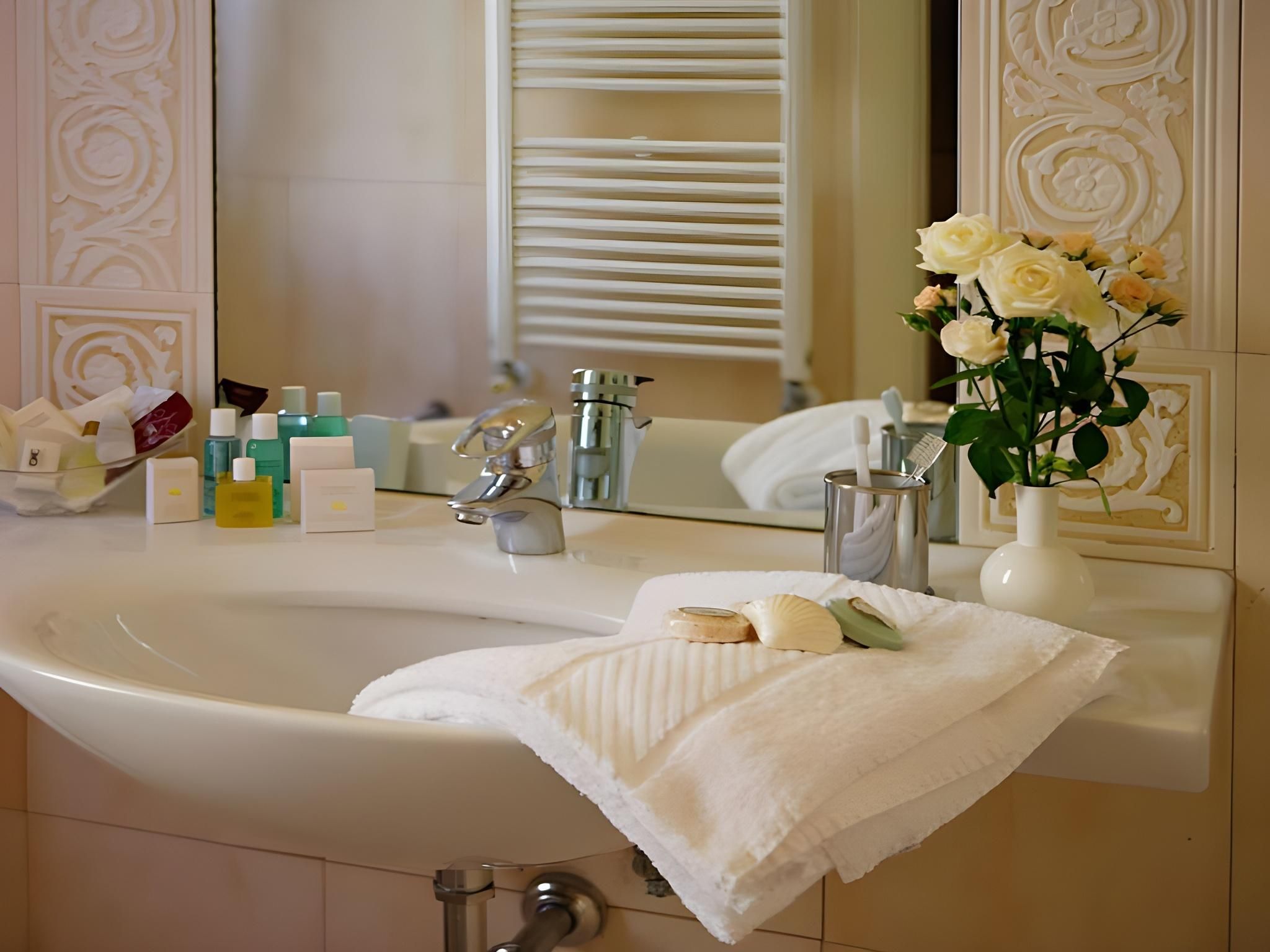 undefined Carlton Capri Hotel 8