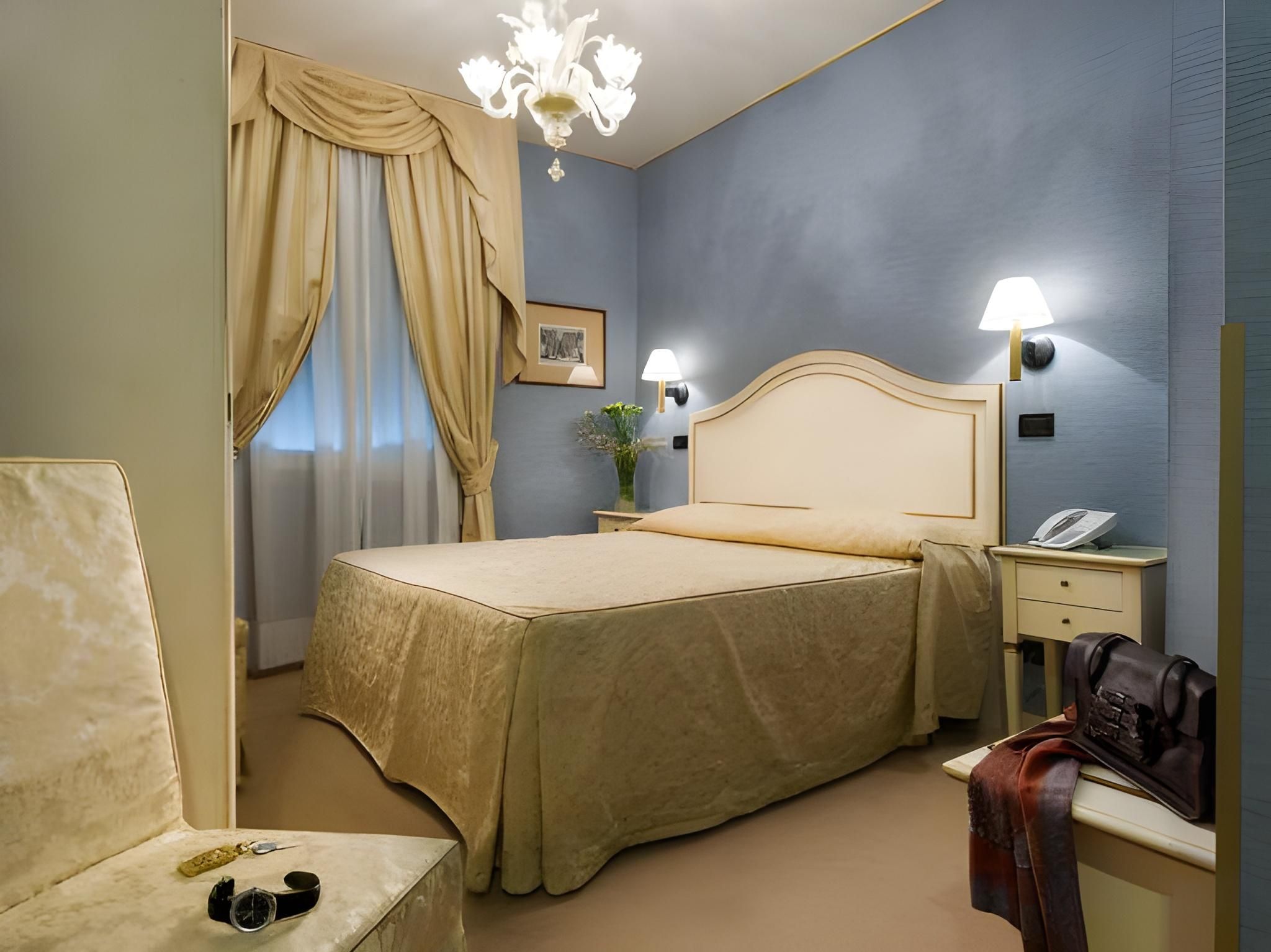 undefined Carlton Capri Hotel 7