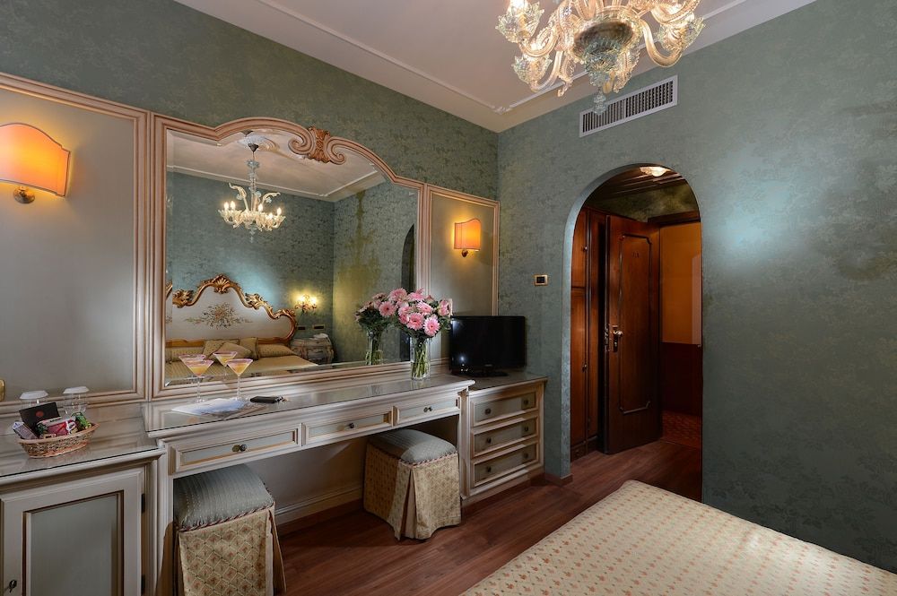 Hotel Concordia Classic Room (Venetian) 8