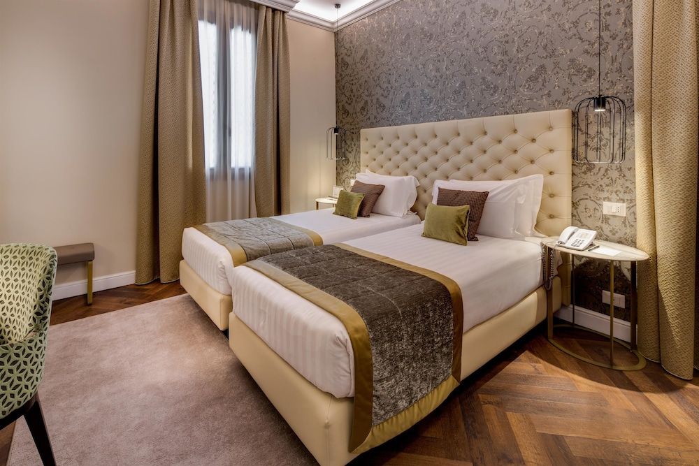 CHC Continental, BW Premier Collection Superior Room, 1 Queen Bed, Non Smoking 2