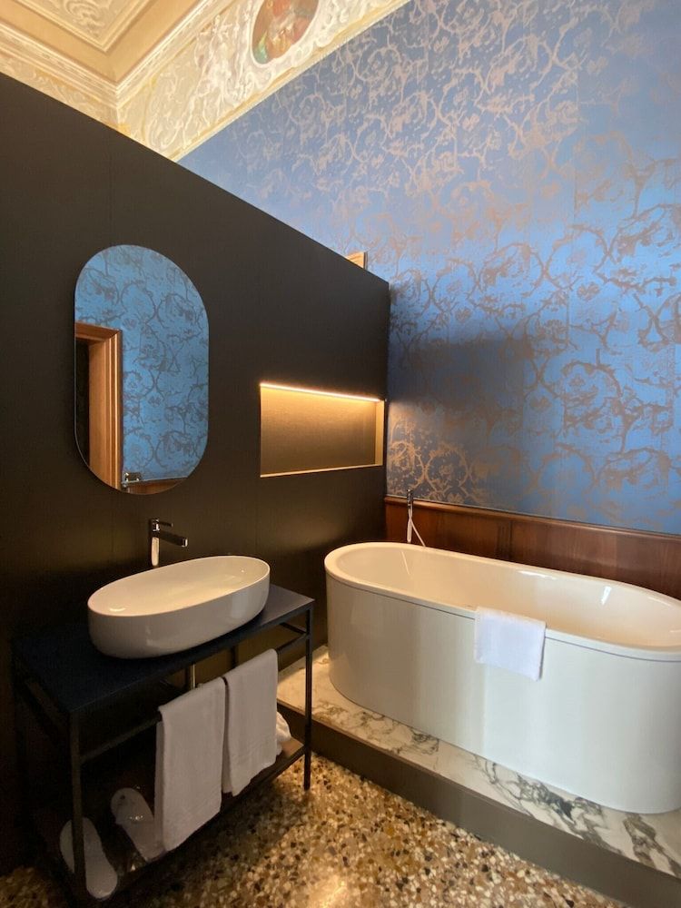 Ca' Vendramin Zago Superior Suite, Canal View 4