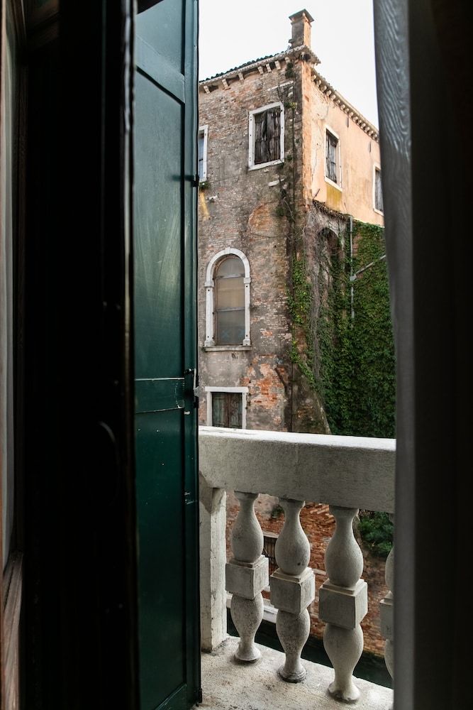 Ca' Vendramin Zago Superior Suite, Canal View 2