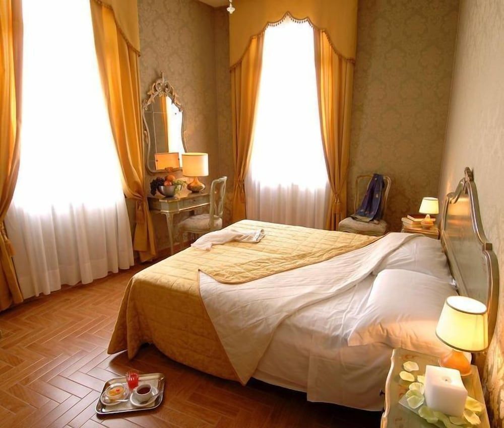 undefined Hotel Canal 2