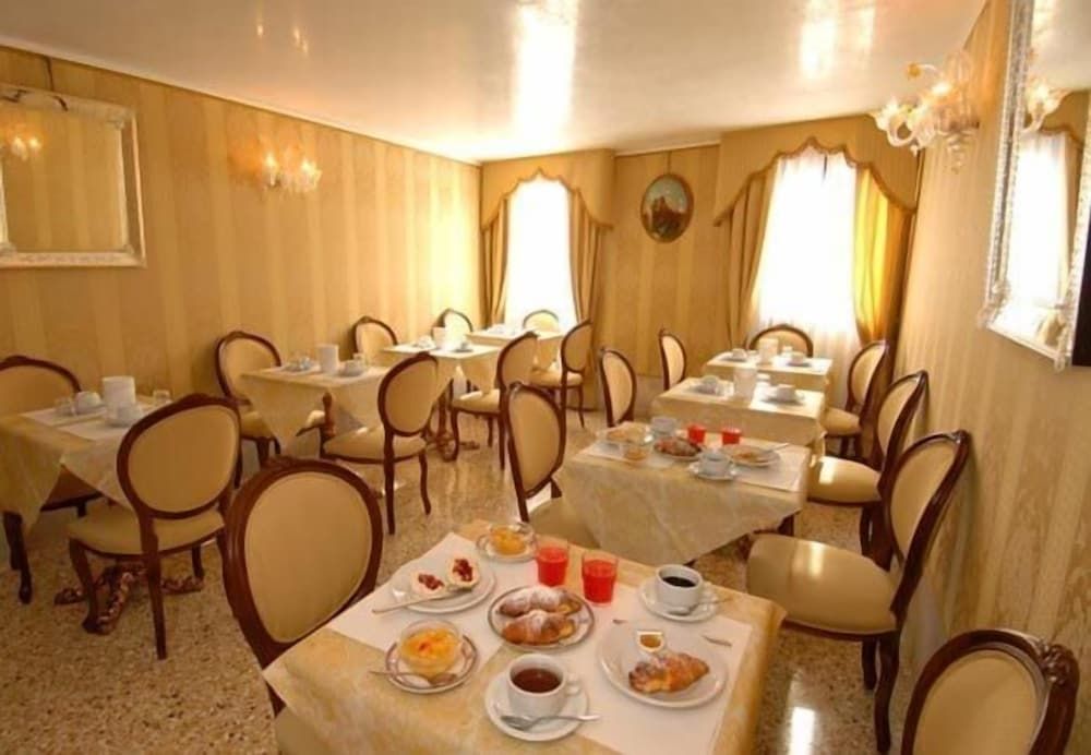 undefined Hotel Canal 7