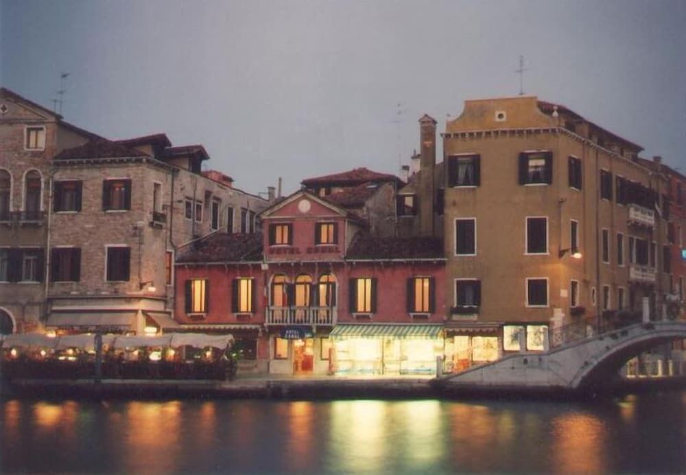 undefined Hotel Canal 4