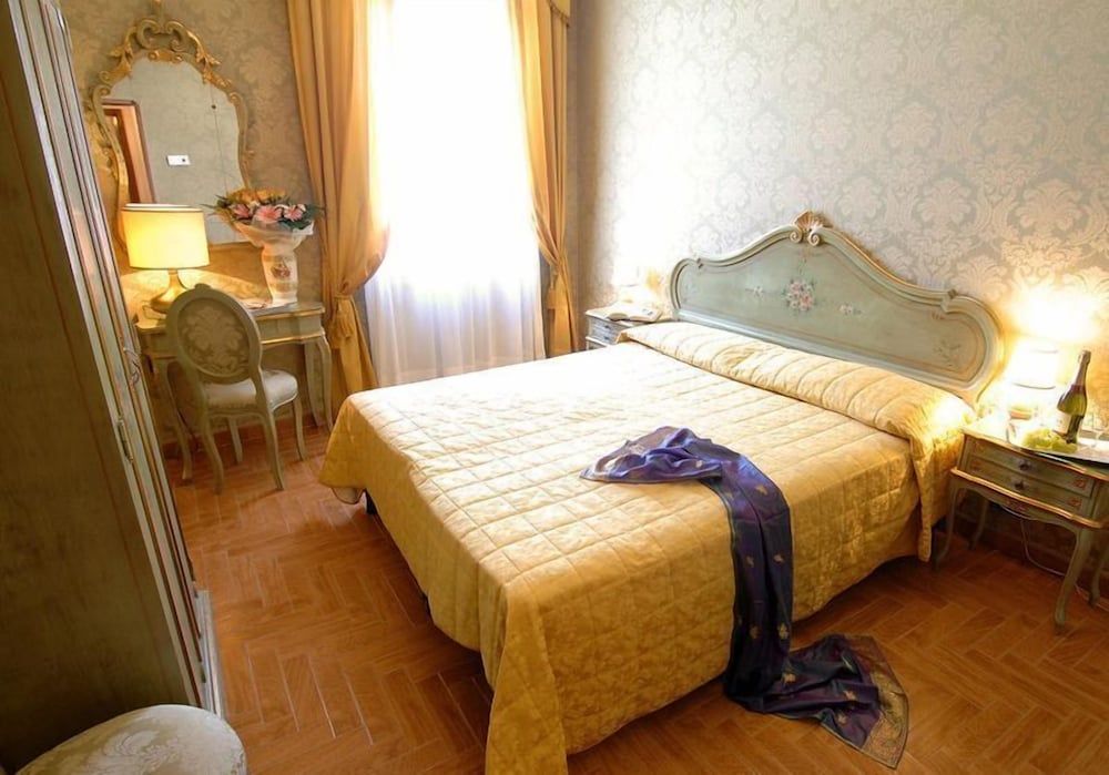 undefined Hotel Canal 9
