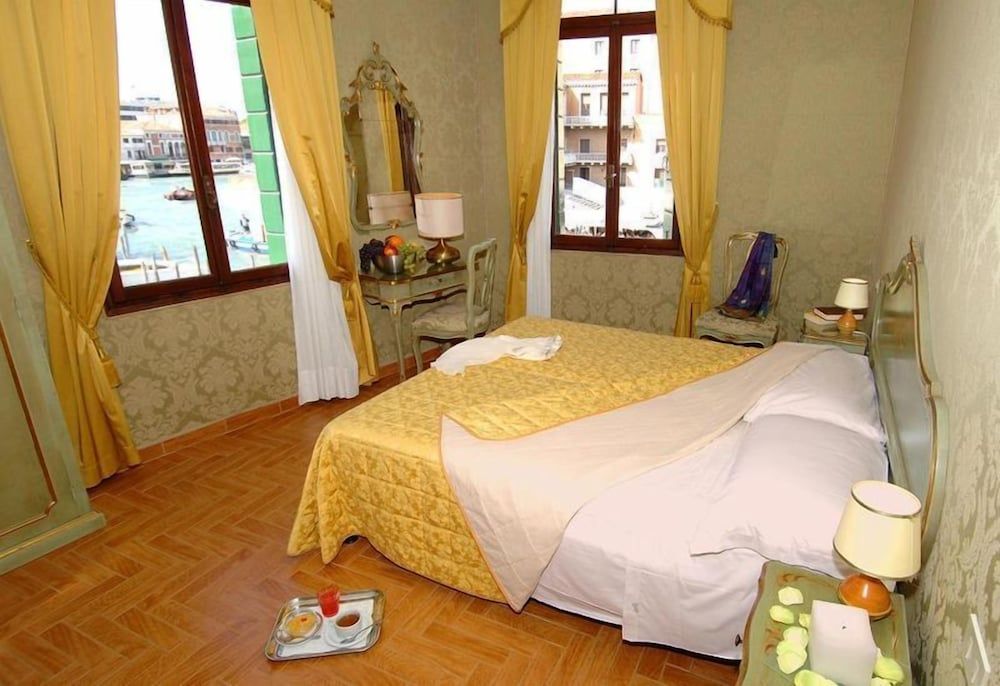 undefined Hotel Canal 3