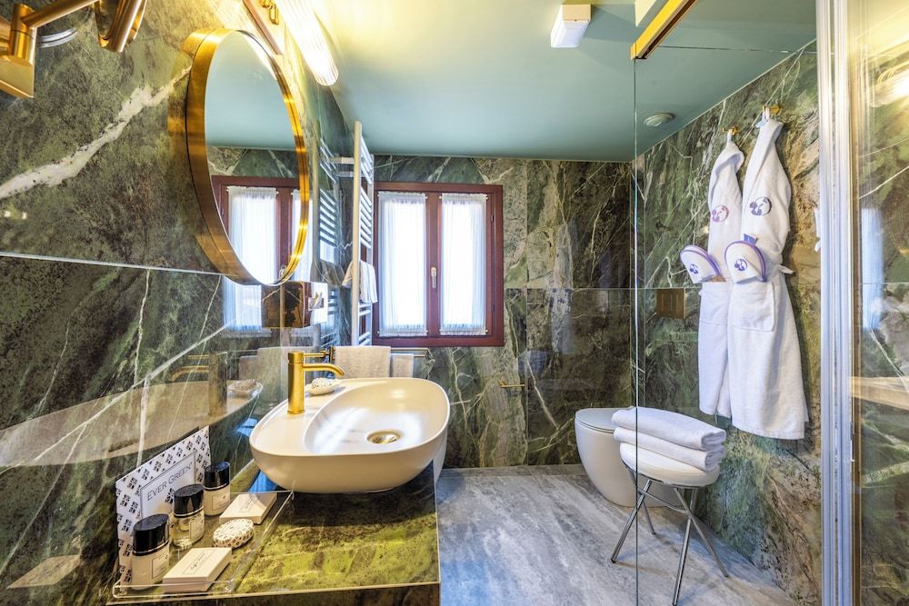 Colombina Hotel Classic Double or Twin Room 14