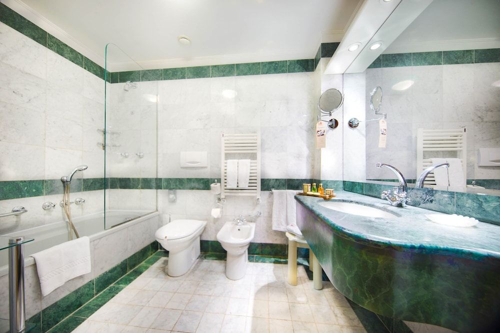 Colombina Hotel Classic Double or Twin Room 18