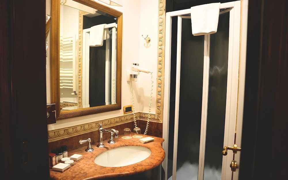 Colombina Hotel Classic Double or Twin Room 17