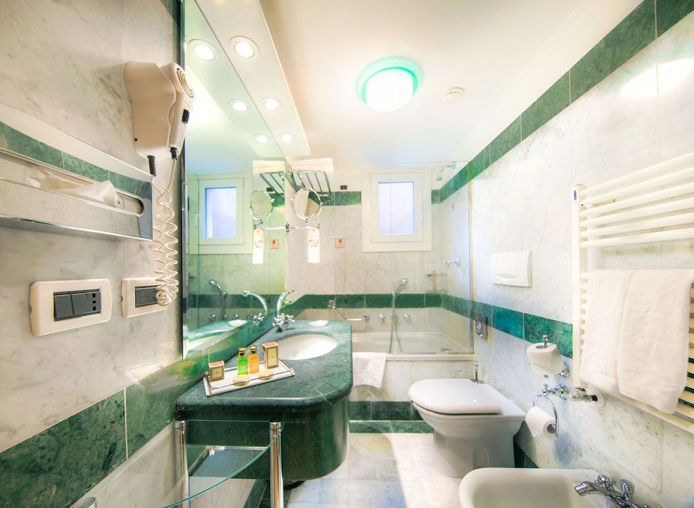 Colombina Hotel Classic Double or Twin Room 19