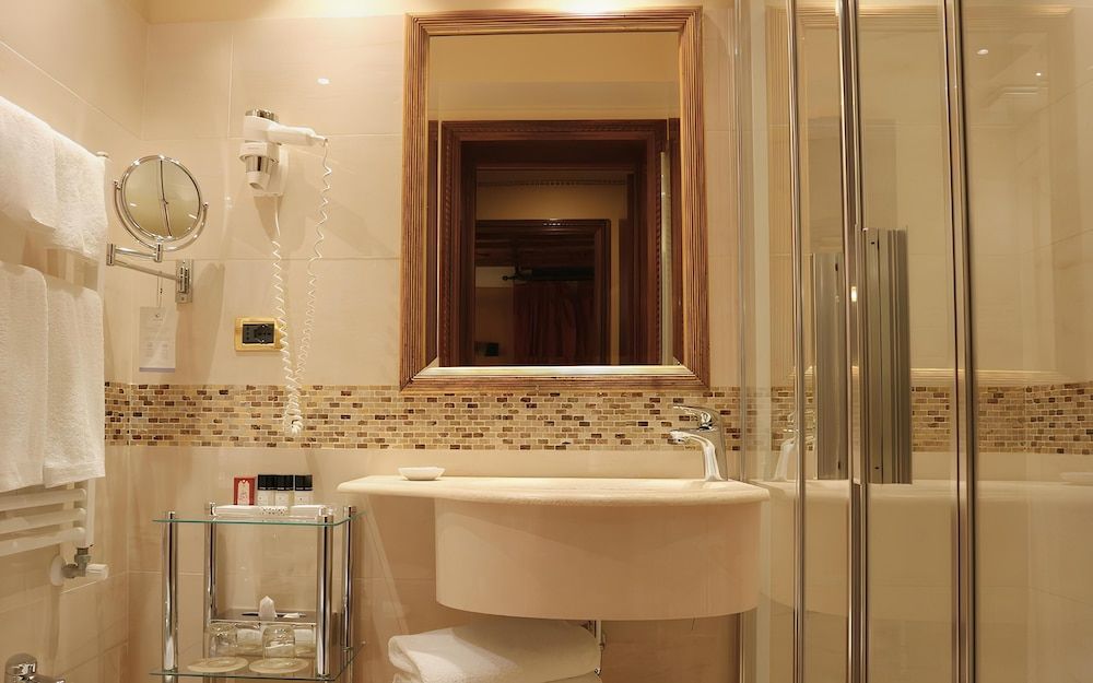 Colombina Hotel Classic Double or Twin Room 10