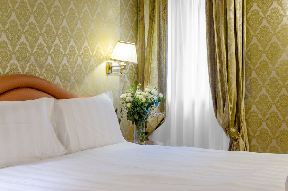 Colombina Hotel Classic Double or Twin Room 2
