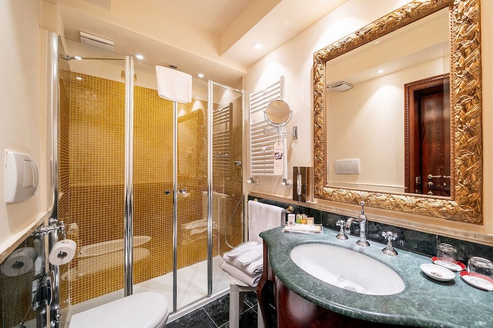 Colombina Hotel Classic Double or Twin Room 12