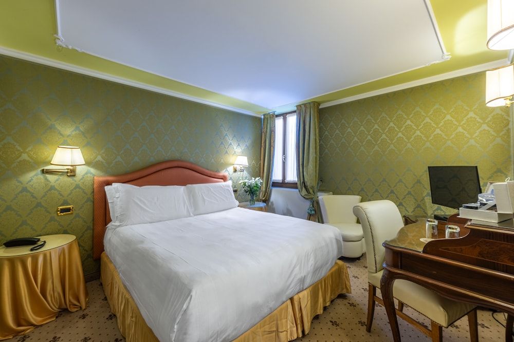Colombina Hotel Classic Double or Twin Room 3