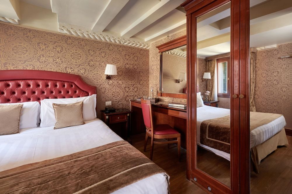 Hotel Dona Palace Classic Double Room 3