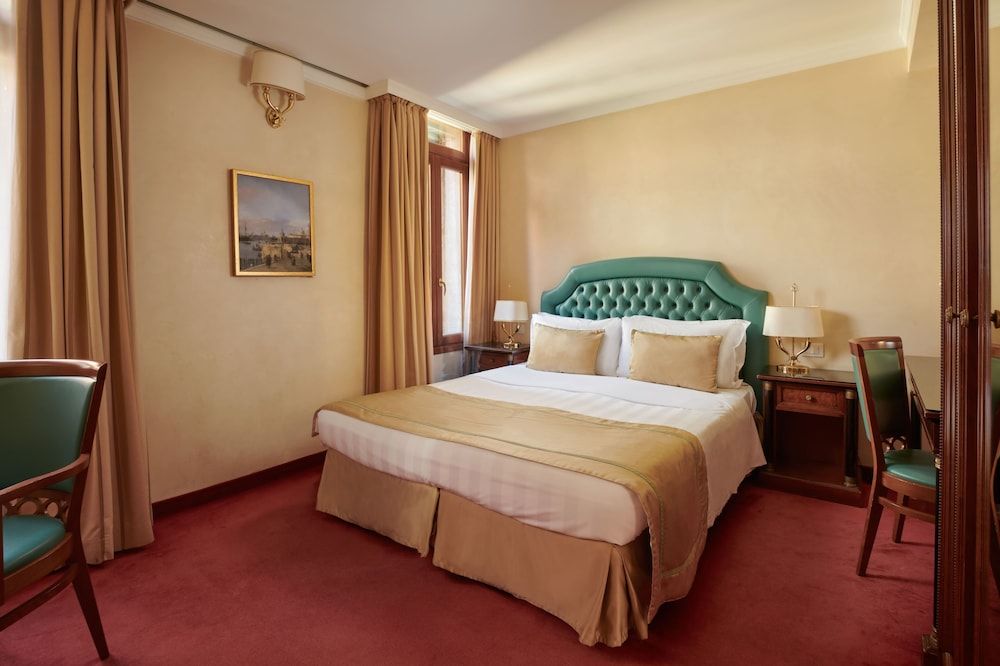 Hotel Dona Palace Classic Double Room 4