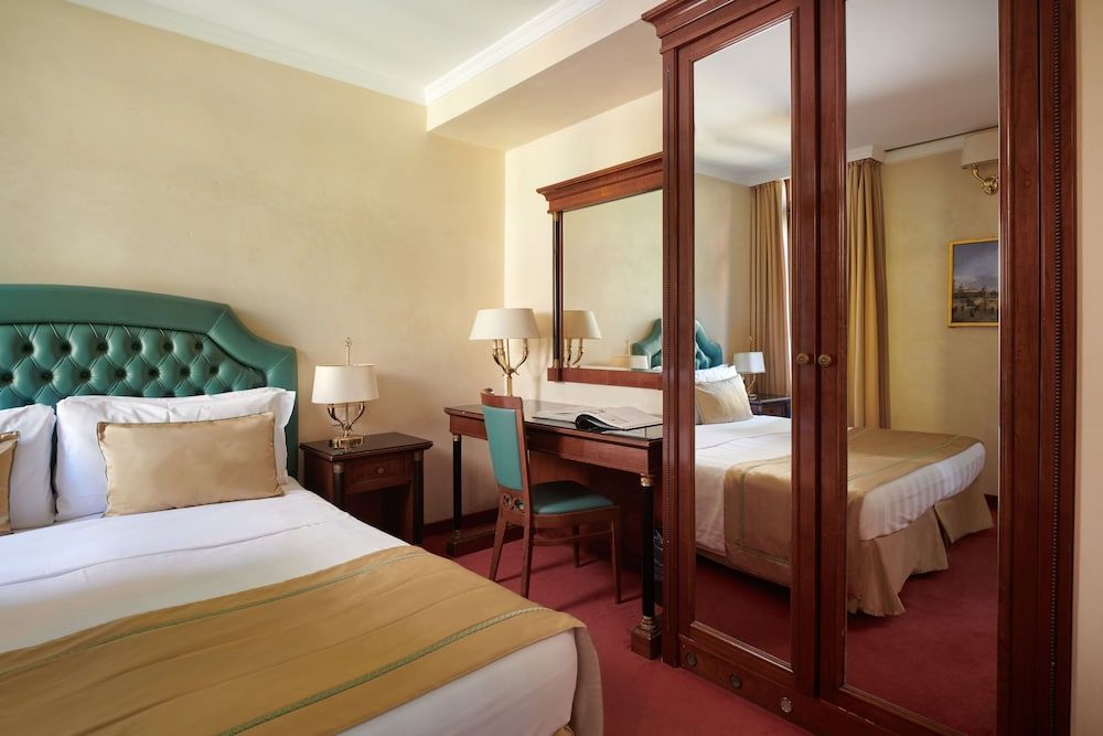 Hotel Dona Palace Classic Double Room 5