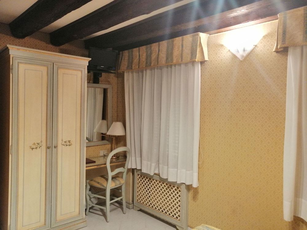 Hotel Falier Economy Double Room 8