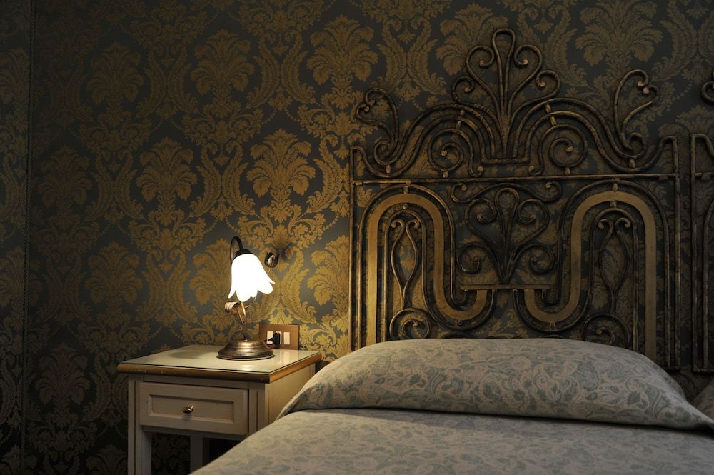 undefined Hotel La Fenice Et Des Artistes 2