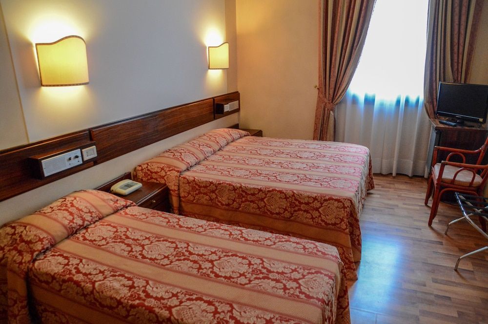 undefined Le Boulevard 2